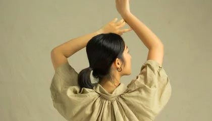 九游APP官网-长传长射：场上那些令人震惊的远距离奇迹，长传集锦