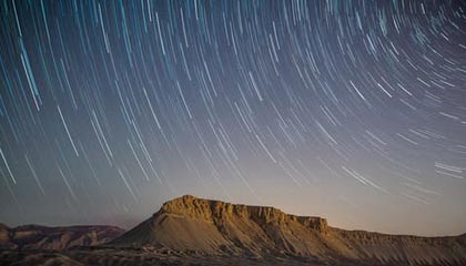 九游APP官网-长传长射：场上那些令人震惊的远距离奇迹，长传集锦